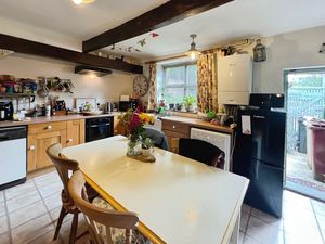 Kitchen- click for photo gallery